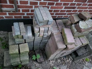 Stenen voor in de tuin beschikbaar voor biedingen