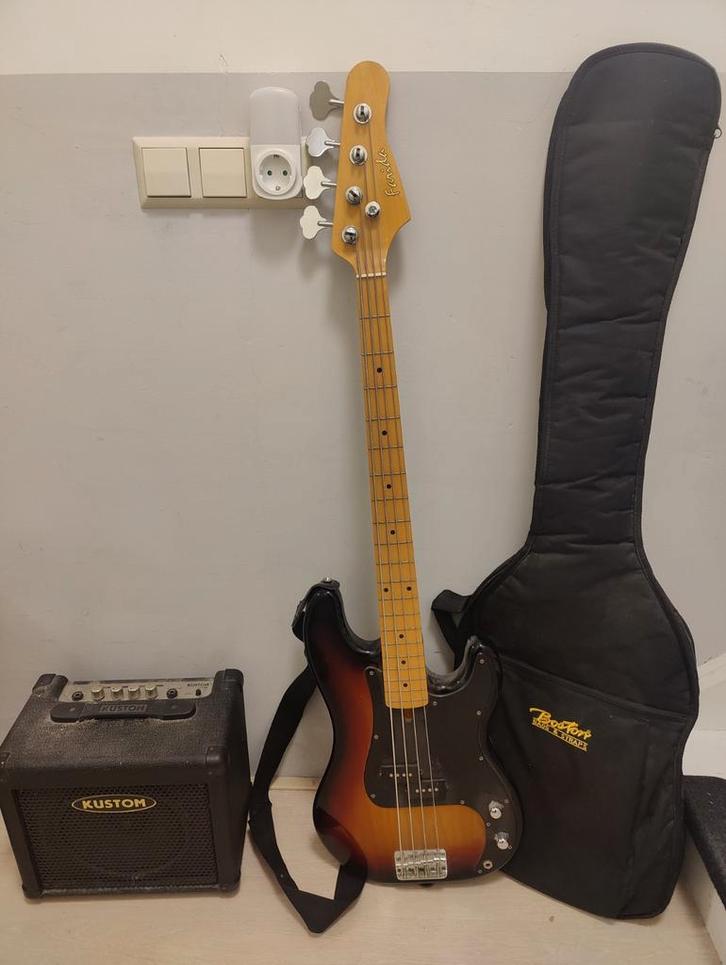 Farida basgitaar met Kustom versterker en accessoires, Muziek en Instrumenten, Snaarinstrumenten | Gitaren | Bas, Gebruikt, Elektrisch
