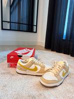 Nike Dunk Low Lemon Drop | maat 42, Nieuw, Ophalen of Verzenden, Sportschoenen, Overige kleuren