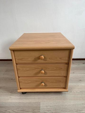Houten Ladekastje op Wieltjes beschikbaar voor biedingen