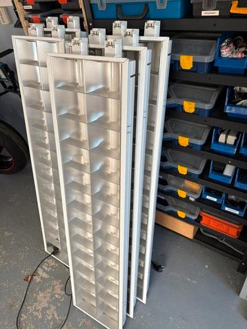 5stuks TL bak + buisverlichting merk Philips beschikbaar voor biedingen