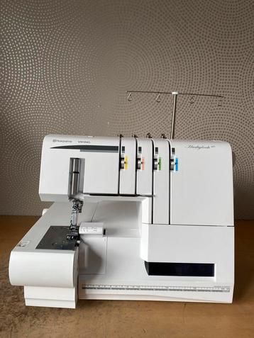 COMBINATIE COVERLOCK EN LOCKMACHINE HUSQVARNA HUSKYLOCK S21 beschikbaar voor biedingen