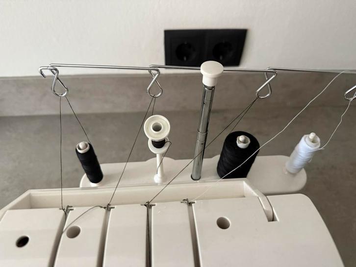 Singer Lock Naaimachine S010L, Hobby en Vrije tijd, Naaimachines en Toebehoren, Gebruikt, Lockmachine, Singer, Ophalen of Verzenden