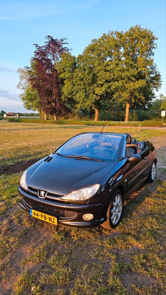 Peugeot 206 2.0 16V CC 2004 Zwart, Auto's, Peugeot, Particulier, Airbags, Airconditioning, Bluetooth, Elektrische ramen, Lederen bekleding