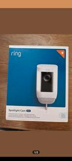 RING SPOTLIGHT CAM PRO PLUG IN (GESEALD), Audio, Tv en Foto, Videobewaking, Ophalen of Verzenden, Nieuw