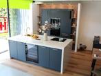 S-27 Eilandkeuken met apparatenwand en wijnkoeler, Ophalen, Blauw, Nobilia-Werke J. Stickling GmbH & Co. KG, Nieuw
