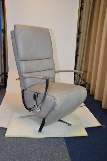 Sta Op Stoelen as Zaterdag Opheffings-Uitverkoop T.E.A.B beschikbaar voor biedingen