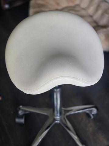Zadelkruk, leder, wit beschikbaar voor biedingen