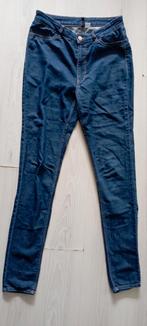 Donkerblauwe jeans mt 40 met lichte stretch., Ophalen of Verzenden, Zo goed als nieuw, Blauw, W30 - W32 (confectie 38/40)