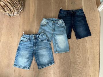 Drie mooie korte spijkerbroeken jeans maat 134 beschikbaar voor biedingen