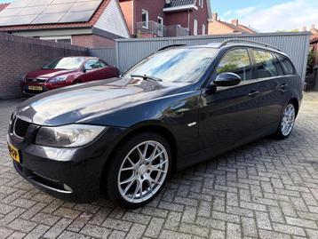 BMW 3-serie Touring 320i Dynamic Executive beschikbaar voor biedingen
