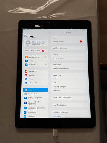 Ipad 6th gen 9.7 inch 128gb met baarst beschikbaar voor biedingen