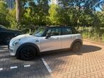 Mini Cooper 1.5 136PK Hatchback | 2019 | 121.000 km, Auto's, Mini, Zwart, 1165 kg, Wit, Origineel Nederlands