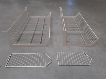 Metalen Hangmanden beschikbaar voor biedingen