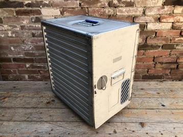 KLM box | kist | galley | catering box met dienblad van KLM beschikbaar voor biedingen