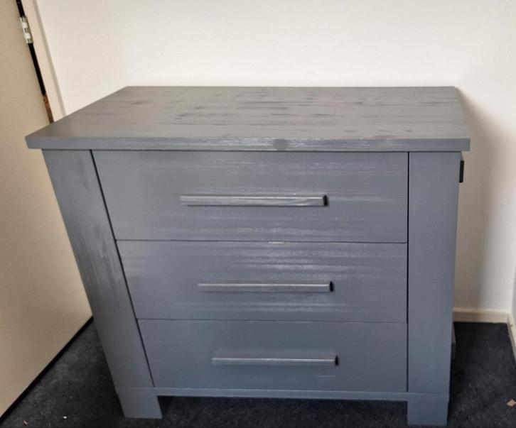 Commode en Ledikant - Grijze kinderkamer set, Kinderen en Baby's, Kinderkamer | Commodes en Kasten, Gebruikt, Commode, 90 tot 105 cm