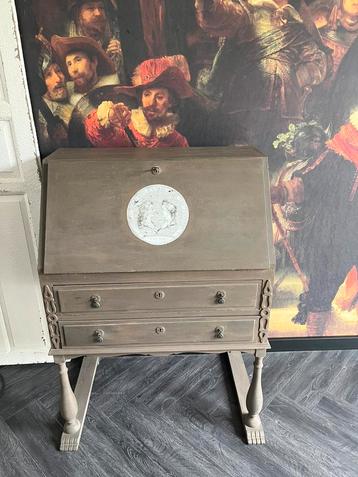 Granny original secretaire beschikbaar voor biedingen