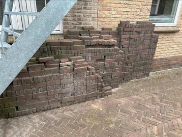 Gebakken klinkers beschikbaar voor biedingen
