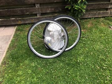 Wielen 28 inch achterwiel 8 NEXUS versnellin. rollerbrake beschikbaar voor biedingen