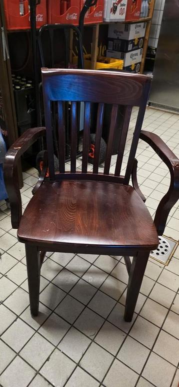 Zware massiefe stoelen beschikbaar voor biedingen