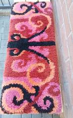 💐VINTAGE KLEEDJE GEKNOOPT MET SPAGE AGE MOTIEF, Minder dan 50 cm, 50 tot 100 cm, Rood, Ophalen of Verzenden