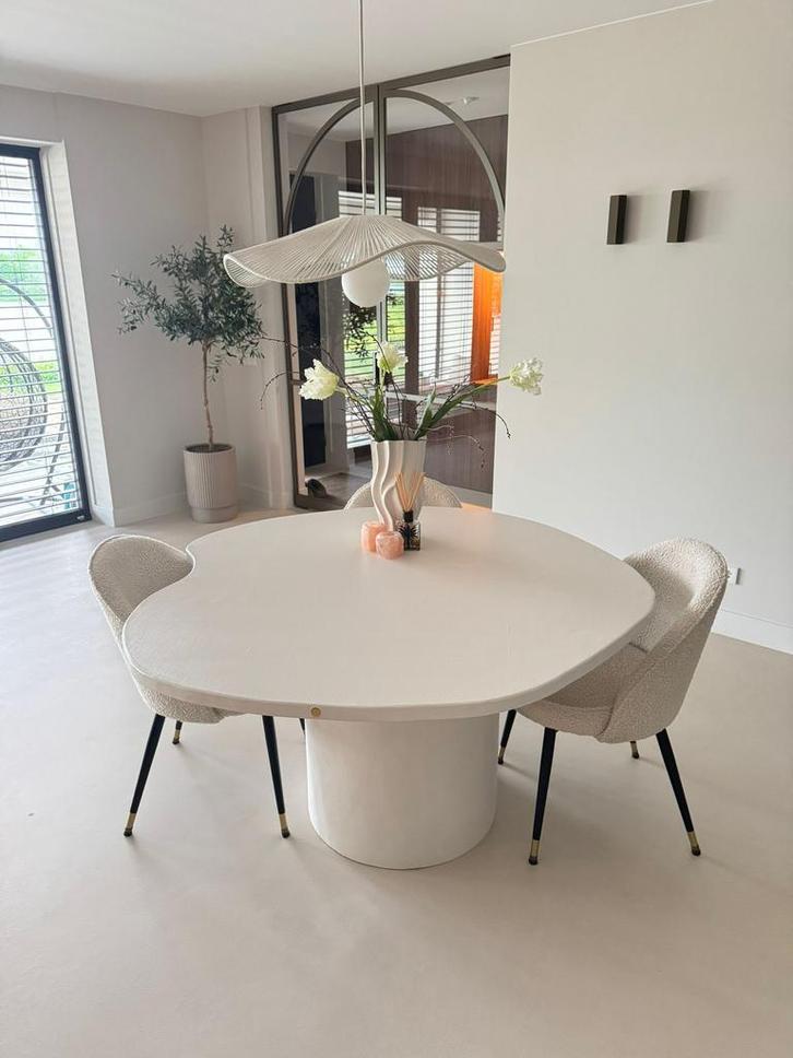 Eettafel rond of organisch beton ciré, Huis en Inrichting, Tafels | Eettafels, Nieuw, 100 tot 150 cm, Vijf personen of meer, Rond