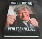 Verlegen Vlegel Willibrord Frequin - Fons de Poel + geschenk, Nieuw, Ophalen of Verzenden, Film, Tv en Media, Fons de Poel