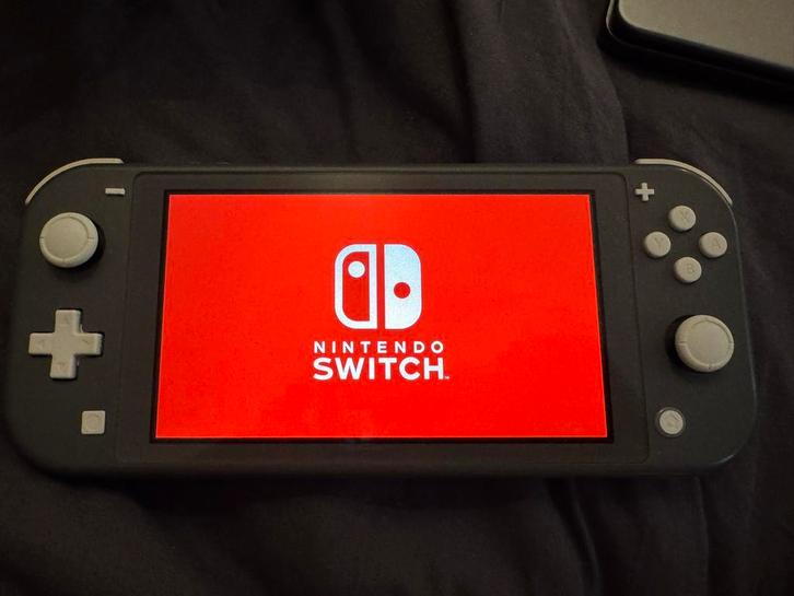 Nintendo Switch Lite Grijs + 128GB SD-kaart, Doos & Lader, Spelcomputers en Games, Spelcomputers | Nintendo Switch, Gebruikt, Switch Original