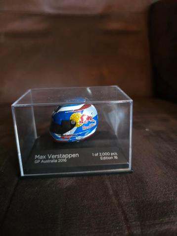 Max Verstappen 1:8 Helmen beschikbaar voor biedingen