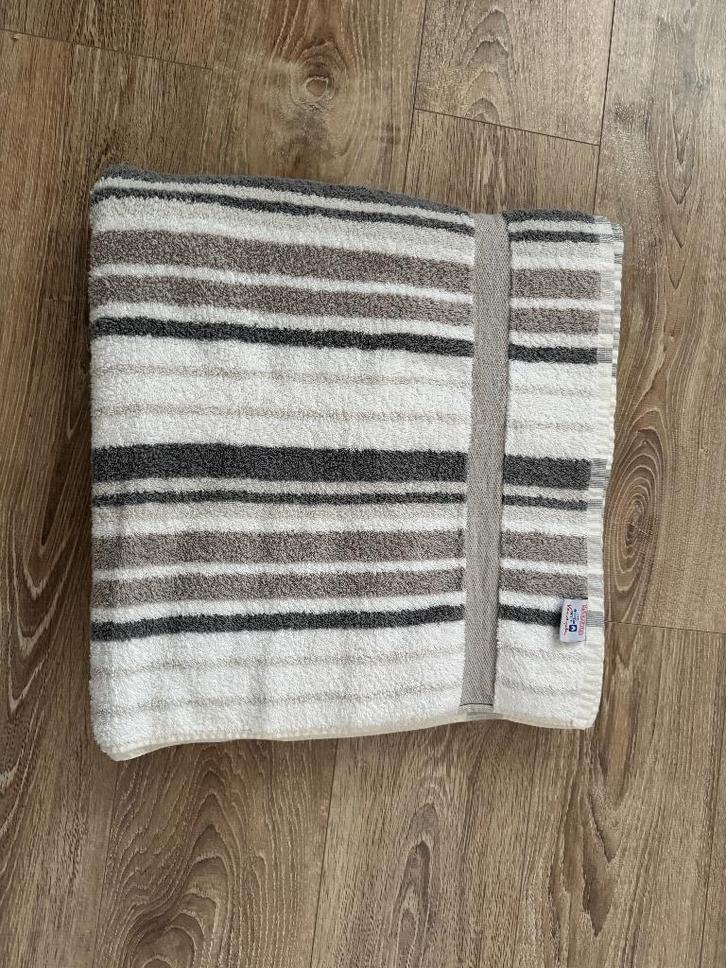 Vandyck Ontario Ranger Badlaken, Huis en Inrichting, Badkamer | Badtextiel en Accessoires, Zo goed als nieuw, Handdoek, Overige kleuren