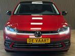 Volkswagen Polo 1.0 TSI R-LINE DSG CAMERA PARKEERSENSOREN VO, Gebruikt, Met garantie (alle), 1204 kg, Bedrijf