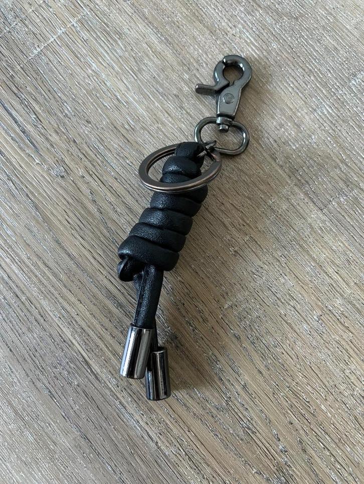 Heel goed zwart knot vegan leer sleutelhanger knoop keychain, Verzamelen, Sleutelhangers, Zo goed als nieuw, Ophalen of Verzenden