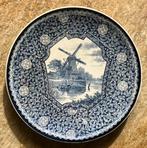 Leuk en oud blauw aardewerk bord met moelen en bootje, Antiek en Kunst, Antiek | Wandborden en Tegels, Verzenden