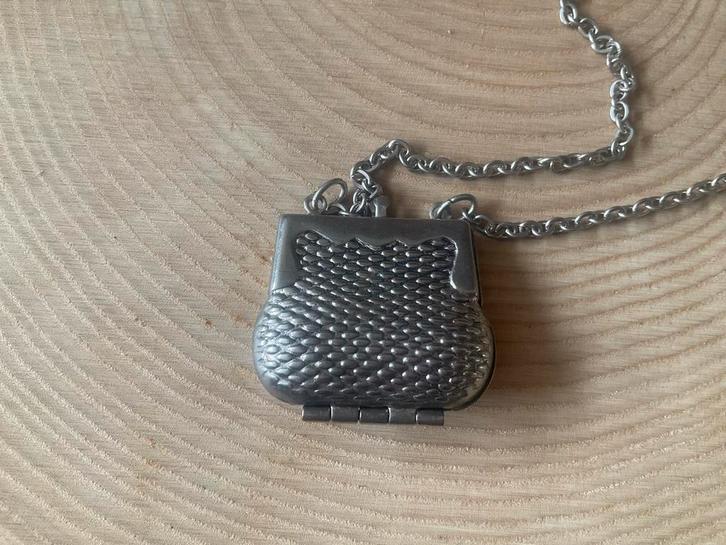Vintage Klein Beursje Ketting, Sieraden, Tassen en Uiterlijk, Kettingen, Gebruikt, Overige materialen, Zilver, Met hanger, Verzenden