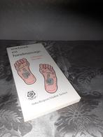 Voetreflexologie & Handmassage - Gezondheid en Welzijn, Boeken, Ophalen of Verzenden, Gelezen