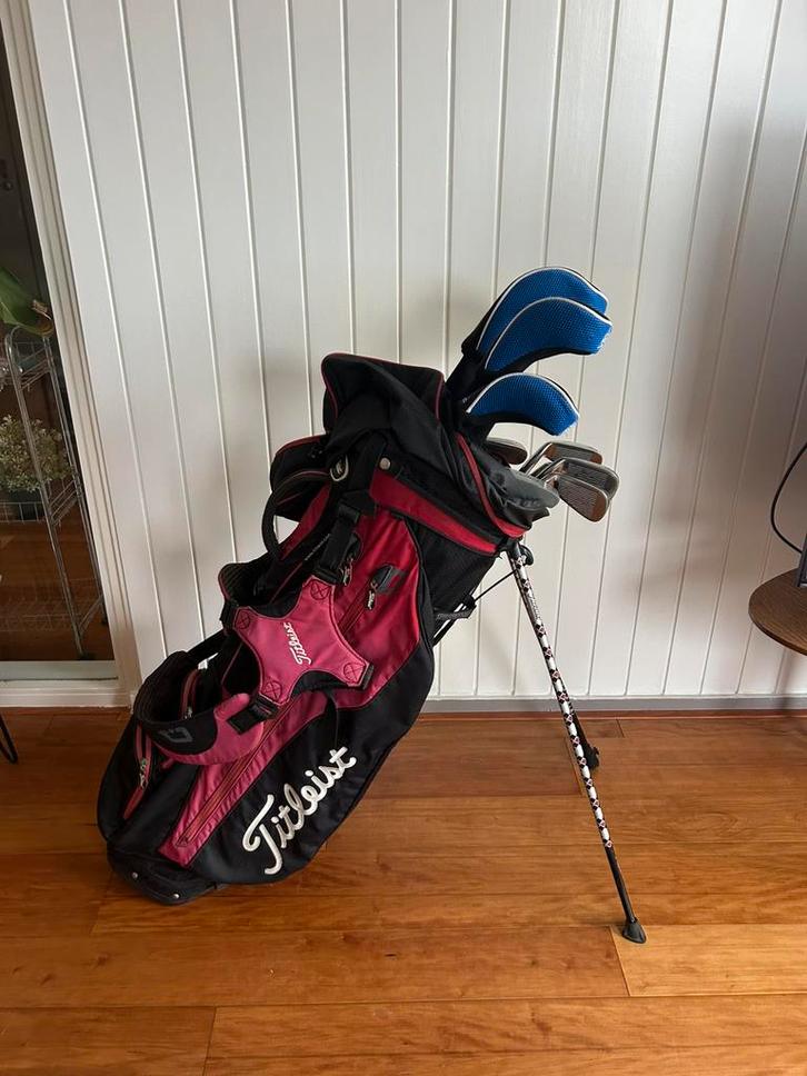 Beginner Golfset! Dunlop clubs & Titleist standbag, Sport en Fitness, Golf, Gebruikt, Set, Overige merken, Ophalen