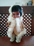 Mooie pop eskimo out-fit met echt bond., Ophalen of Verzenden, Gebruikt