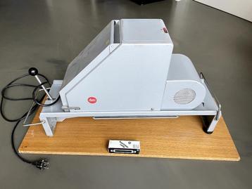 Projector Leitz met reserve lamp