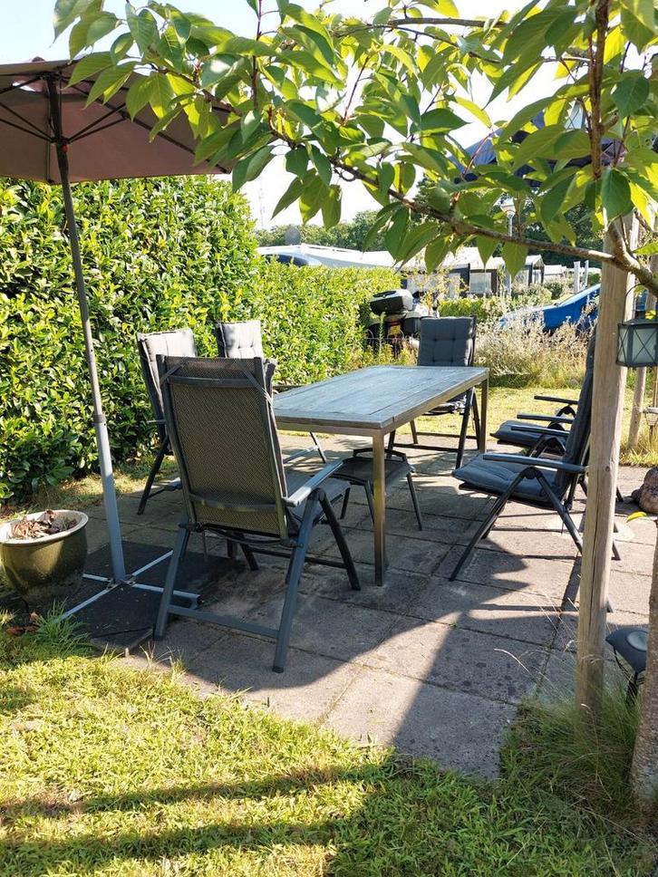 Tuintafel hout met stalen frame, Tuin en Terras, Tuinmeubel-accessoires, Gebruikt, Ophalen