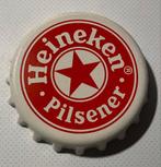 Ronde Heineken flesopener met rode ster. Doorsnede 8 cm., Verzamelen, Biermerken, Ophalen of Verzenden, Zo goed als nieuw, Flesopener