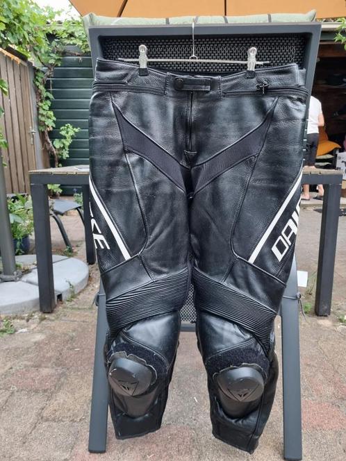 Dainese Delta 3 leren broek, maat 52 (L), Motoren, Kleding | Motorkleding, Broek | leer, Heren, Tweedehands, Ophalen
