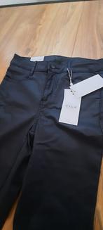 Mooie skinny coated broek van het merk Vila maat M, Kleding | Dames, Broeken en Pantalons, Nieuw, Blauw, Ophalen of Verzenden