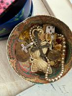 Vintage doos diverse sieraden, Verzenden, Zo goed als nieuw, Overige materialen