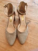 Gabor beige pump met hak mt 5, Kleding | Dames, Trouwkleding en Trouwaccessoires, Beige, Ophalen of Verzenden, Zo goed als nieuw