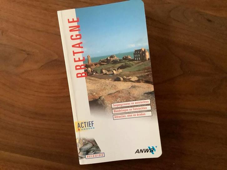 Bretagne Frankrijk ANWB reisgids routs info tips kaarten, Boeken, Reisgidsen, Zo goed als nieuw, Fiets- of Wandelgids, Europa