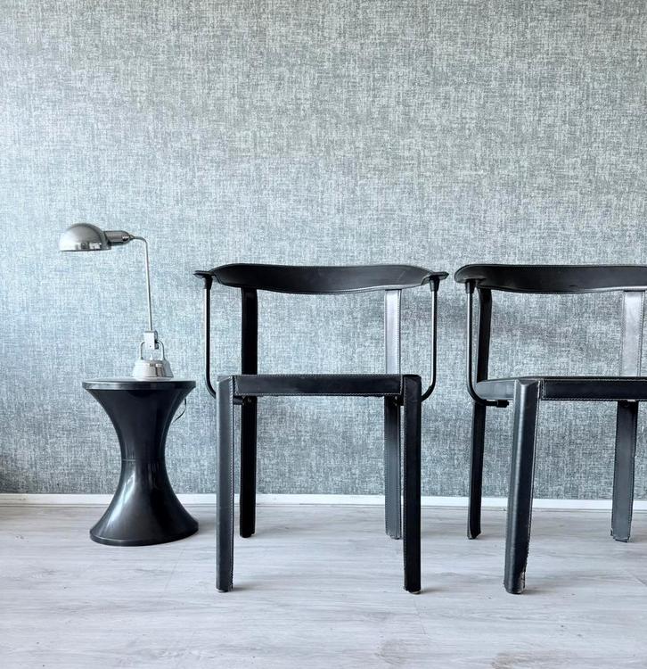 Set van 2 Italiaanse postmoderne leren side chairs,80s, Huis en Inrichting, Stoelen, Gebruikt, Twee, Leer, Metaal, Zwart, Ophalen