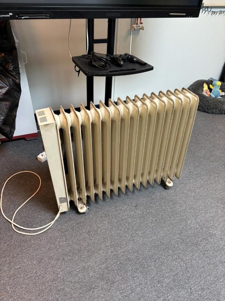 Vintage Siemens OR 2501 – 2500 W oliegevulde radiator, Doe-het-zelf en Verbouw, Verwarming en Radiatoren, Gebruikt, Radiator, 800 watt of meer