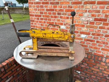 Steenknipper beschikbaar voor biedingen