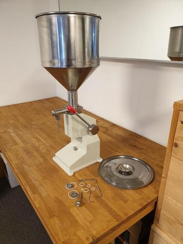 Afvulmachine 5-50ml Sauzen, Vloeistoffen Dosseermachine beschikbaar voor biedingen