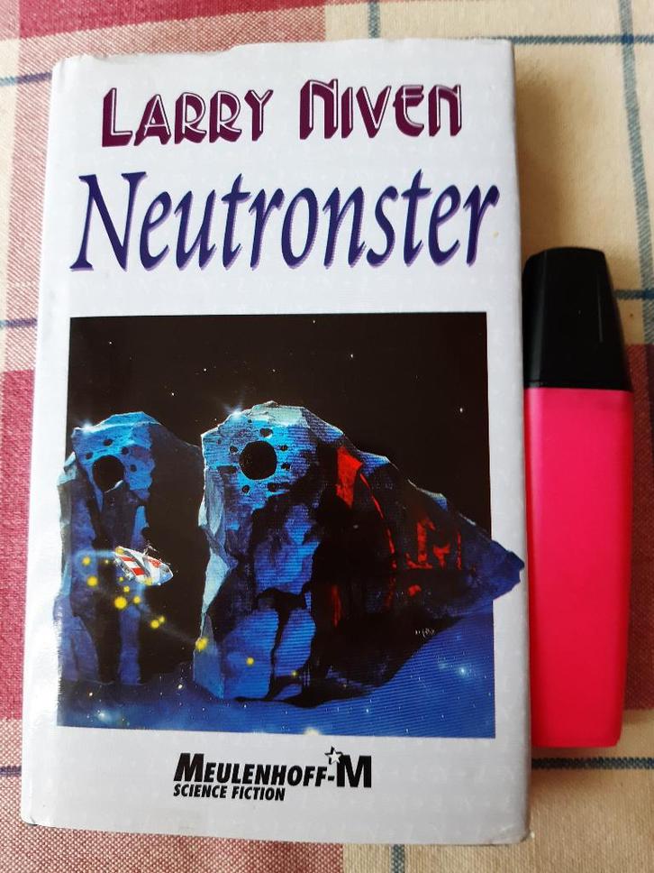 Larry niven:neutronster hardcover 1ste druk., Boeken, Science fiction, Gelezen, Ophalen